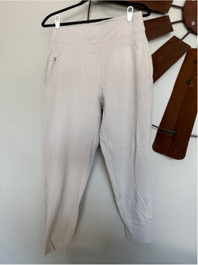 Athleta Brooklyn Jogger Size M Khaki Light Tan EUC